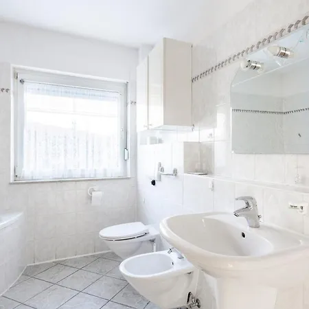 بيت للعطل Geraeumiges Haus Mit Sauna & Terrasse, Golf & Messe
