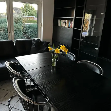 Geraeumiges Haus Mit Sauna & Terrasse, Golf & Messe لاتزن