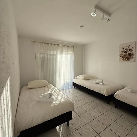 Geraeumiges Haus Mit Sauna & Terrasse, Golf & Messe بيت للعطل لاتزن